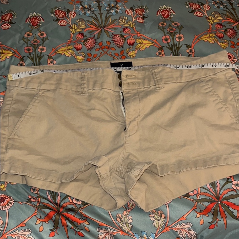 American Eagle shortie stretch khaki shorts